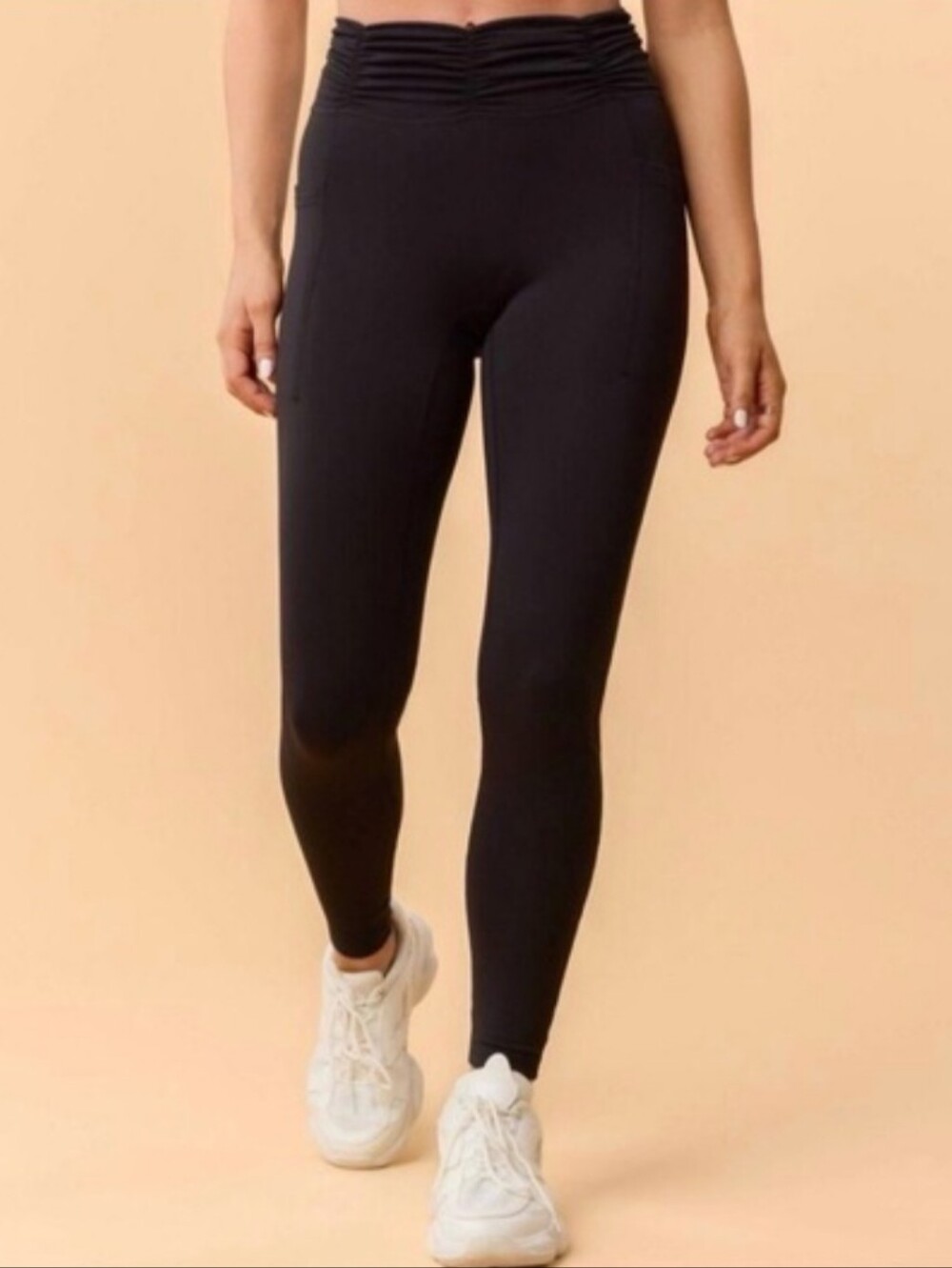Feminine Athletic Ruched Stretchy High-Waist Black Leggings w Pockets Blogilates